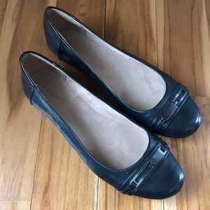 Easy Spirit black flats